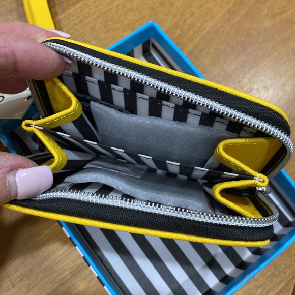 COPY - NWT.  Marc Tetro, wallet/wristlet. - Picture 3 of 10